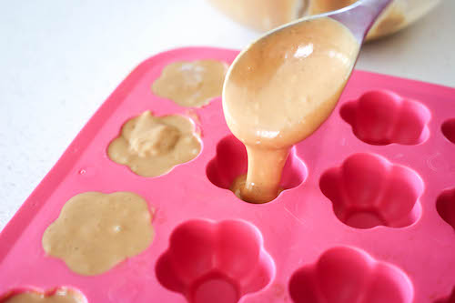 filling molds with cream